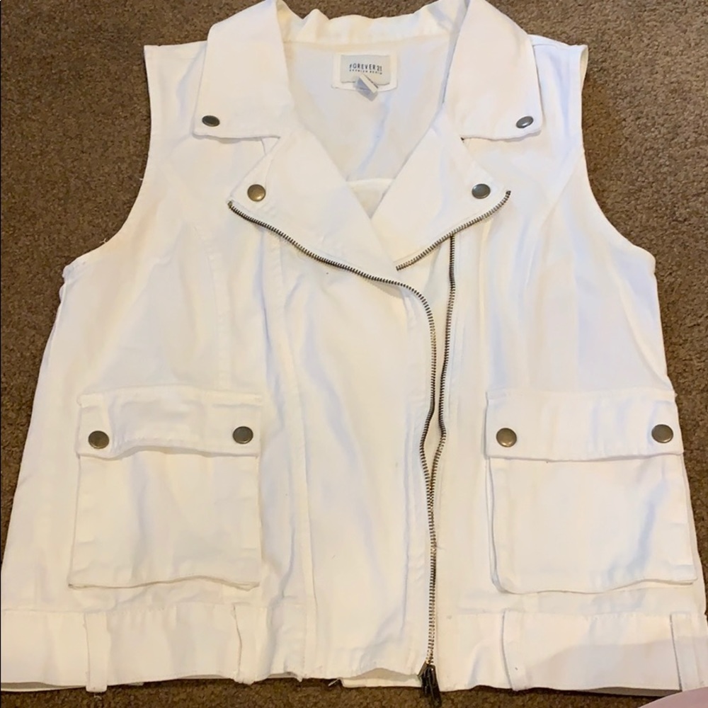 White denim vest double zipper and front pockets